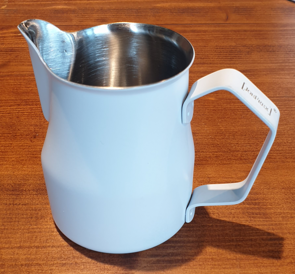 Milchkännchen klein in weiss matt Joe Frex H: 10 cm B: 8cm ohne Henkel gemessen