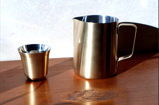 Milchkännchen und Espressotasse in Gold 500ml mit Markierung